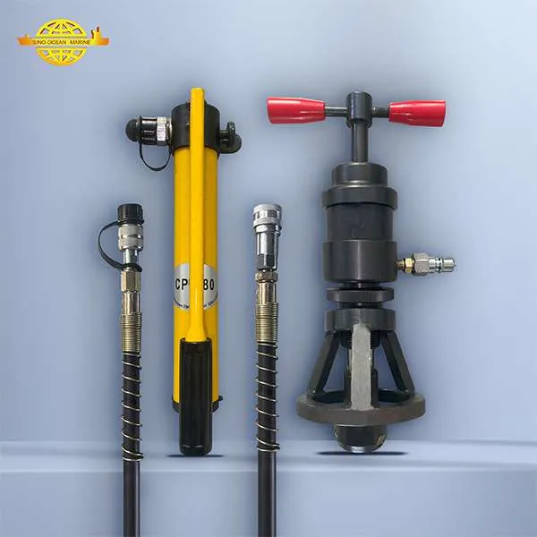 Hydraulic extractor of valve seat for marine four stroke diesel engine